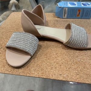 Nicole  flat's  brand new